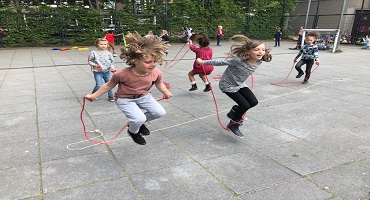 De groepen 4 sluiten de Sport 4-daagse af in de Zimmerhoeve.