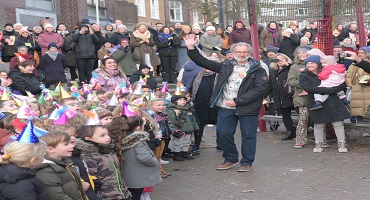 Na 38 jaar neemt de Sint Janschool afscheid van meester Bakker